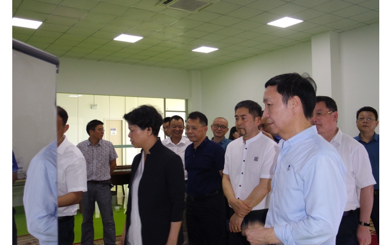 市委副書記、市長張迎春走訪智能制造企業(yè)，來我司調(diào)研，與我司高層領(lǐng)導親切會面。